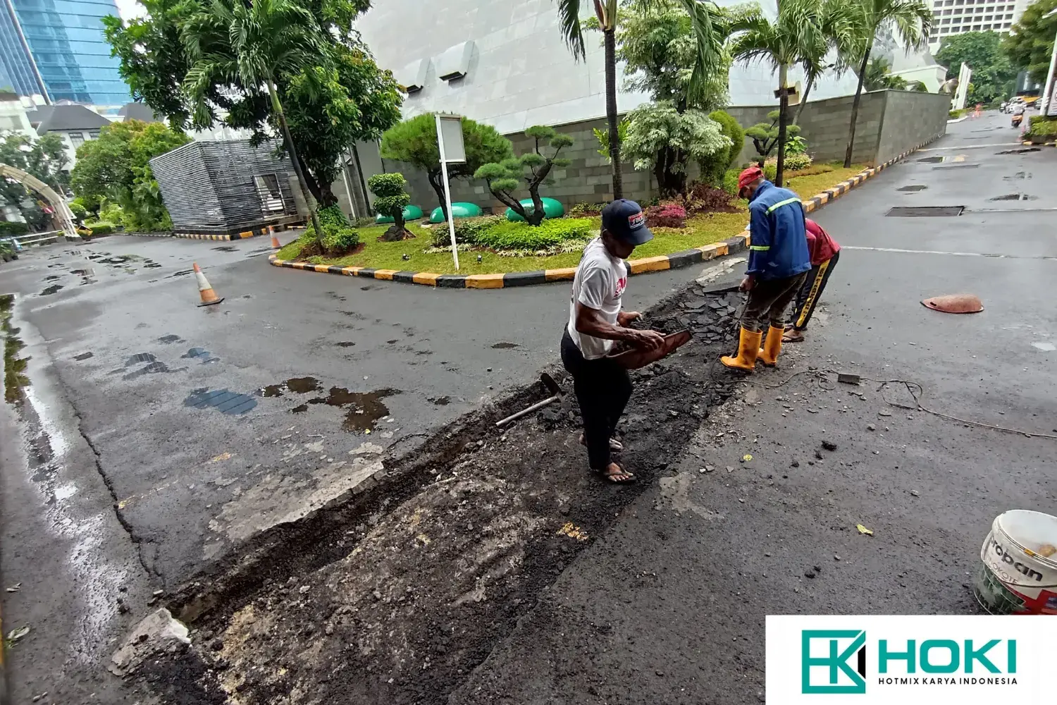 Pemadatan Aspal Menggunakan Roller di Cirebon