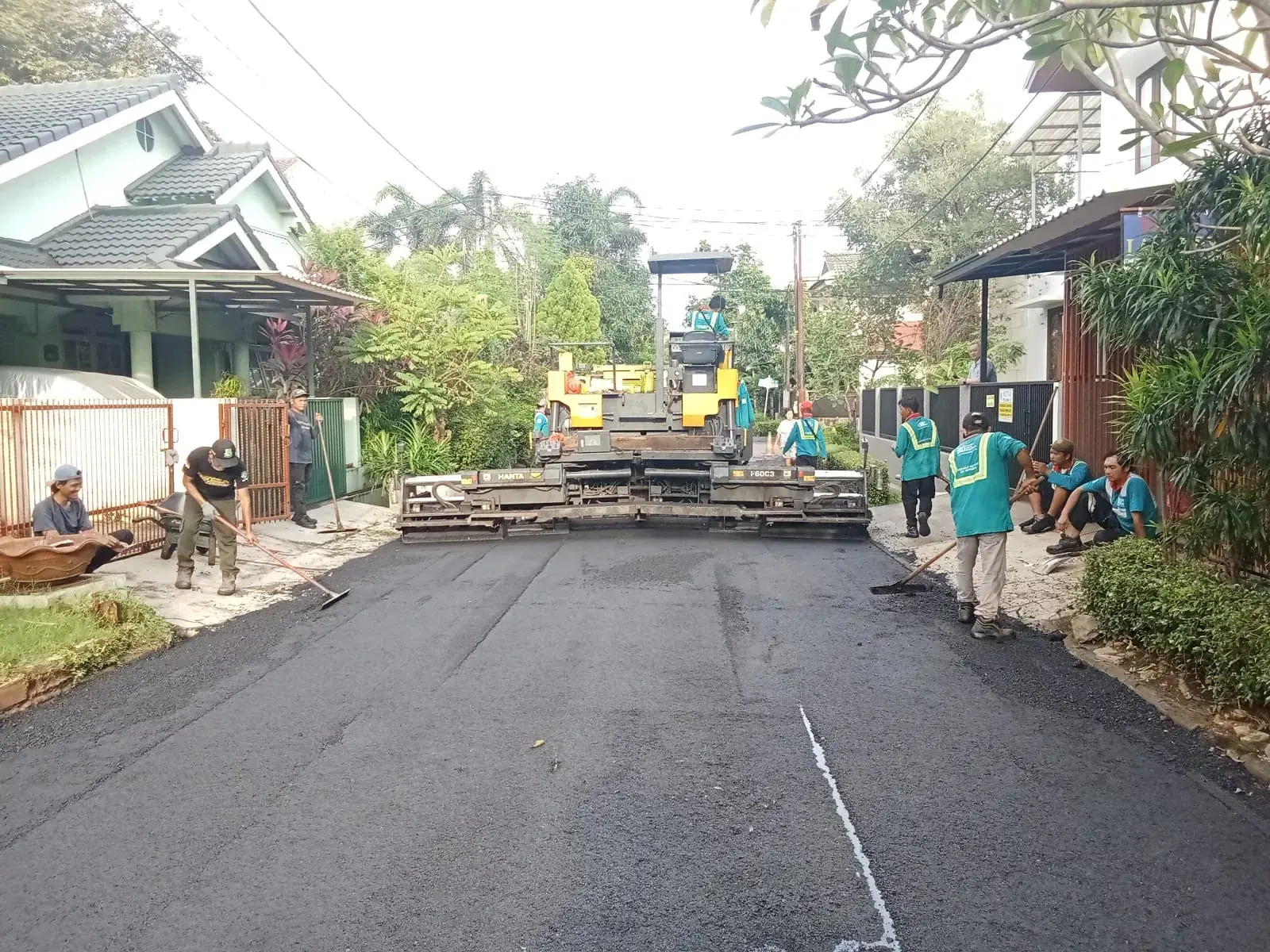Armada Alat Berat Pengaspalan Lengkap Cirebon