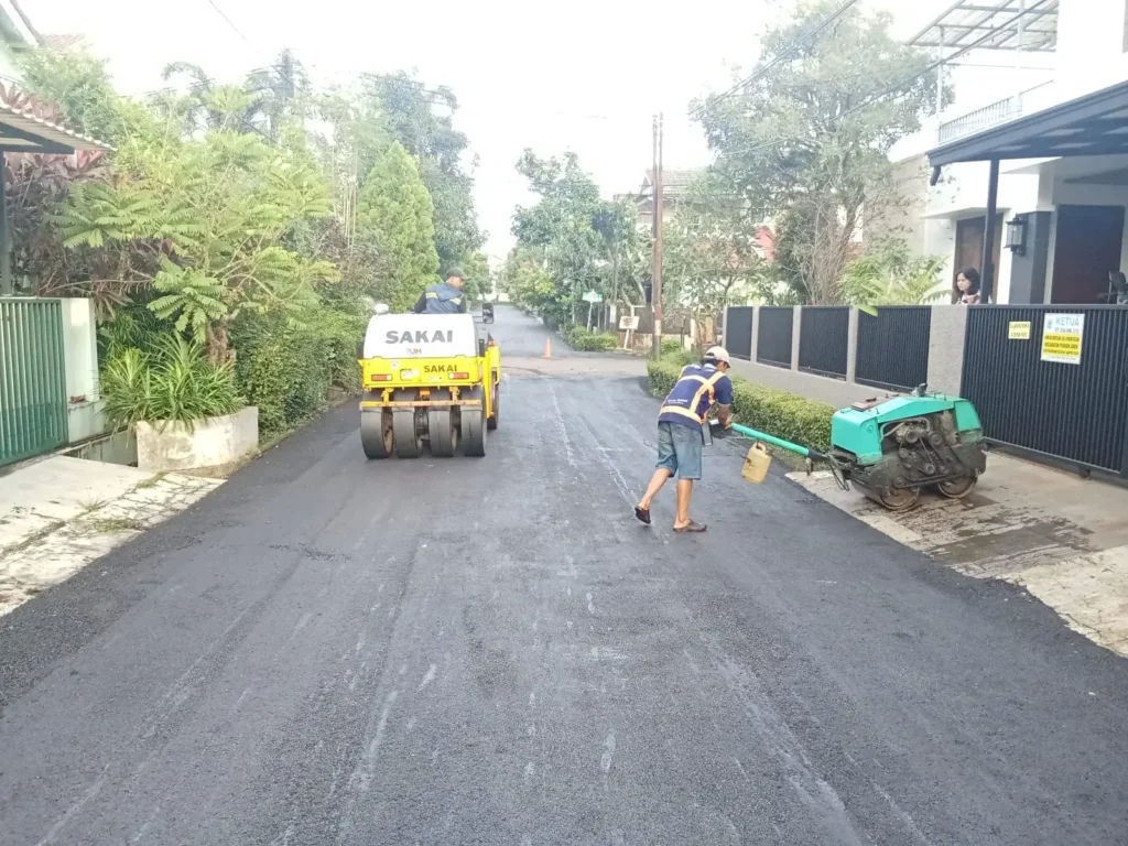 Pemadatan dengan mesin Pneumatic Tyre Roller