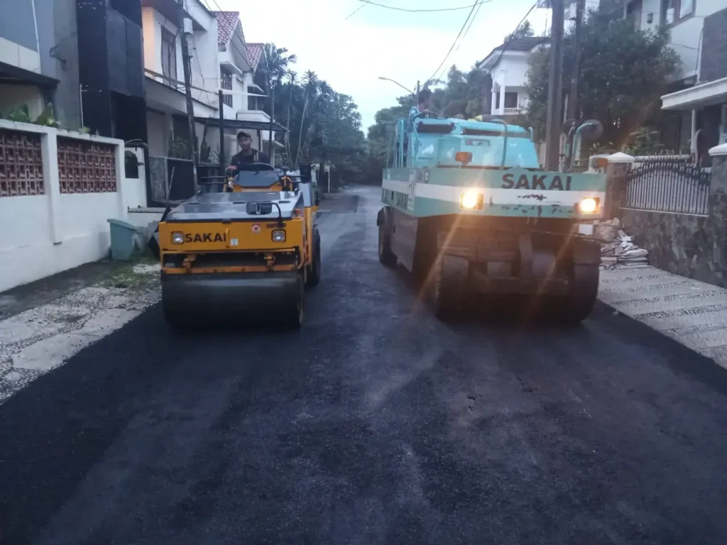 Mesin Kombinasi dan Pneumatic Tyre Roller