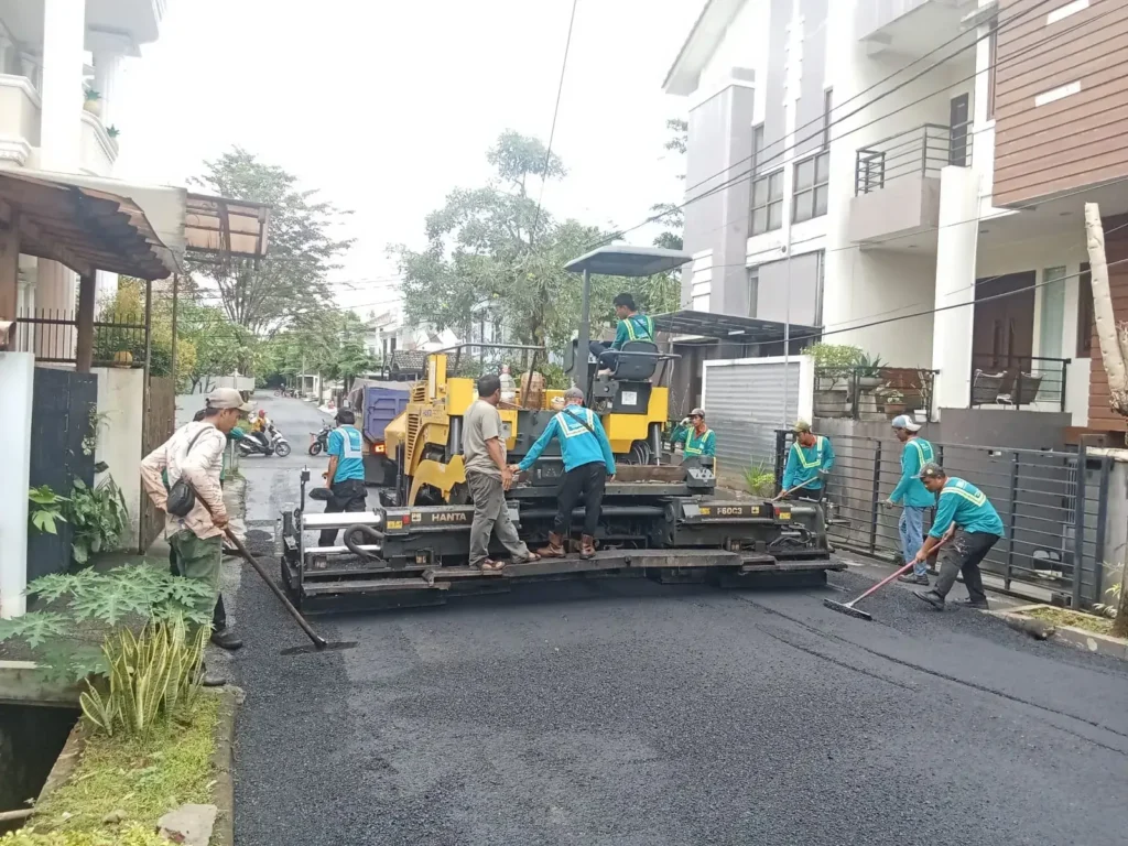 Biaya Pengaspalan Cikarang AMP Hoki (4) Asphalt Finisher untuk gelar Aspal Hotmix