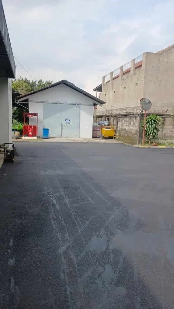 Pengaspalan Hotmix Area Gudang