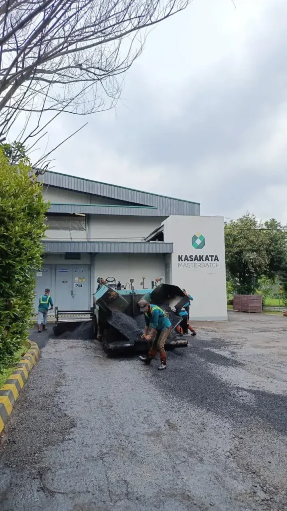 Pabrik Aspal Hotmix Cikarang AMP Hoki (4) pengaspalan area pabrik kasakata